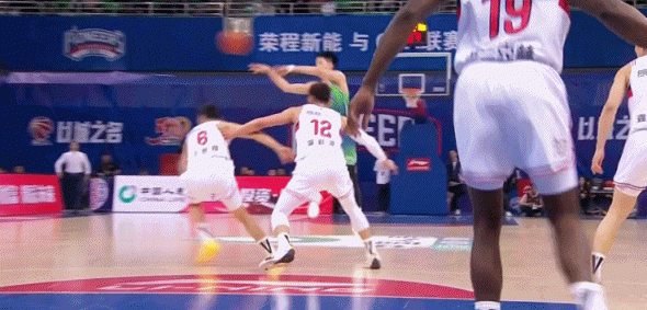 三分突然开了！林庭谦和大卫-詹姆斯连中三分完成反超&打停广州